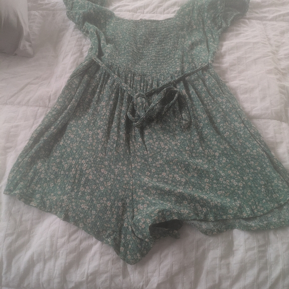 Green Floral Romper - Picture 4 of 5